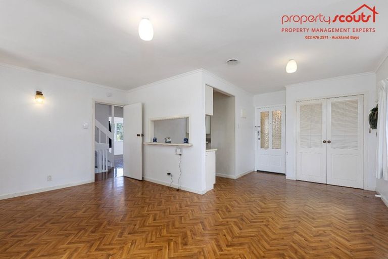 Photo of property in 537 Glenfield Road, Glenfield, Auckland, 0629
