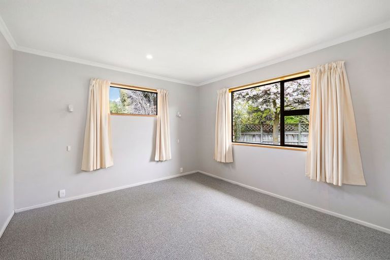Photo of property in 16 Kuri Place, Wanaka, 9305
