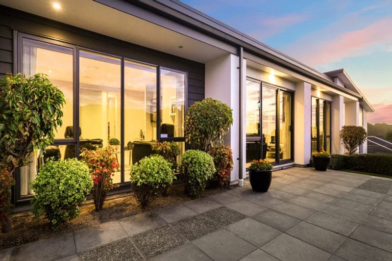 Photo of property in 6 The Fjord, Aotea, Porirua, 5024