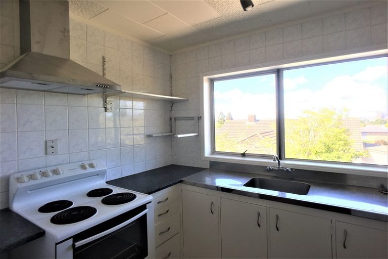 Photo of property in 3/2 Hinekohu Street, New Lynn, Auckland, 0600