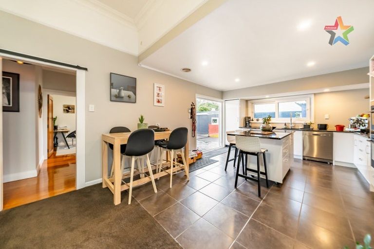 Photo of property in 6 Wha Street, Lyall Bay, Wellington, 6022