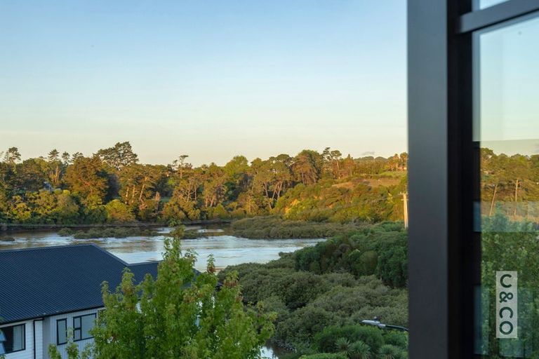 Photo of property in 8 Tauwaka Crescent, Riverhead, 0820