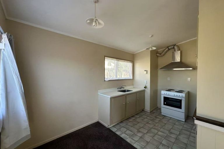 Photo of property in 39 Tomo Street, New Lynn, Auckland, 0600