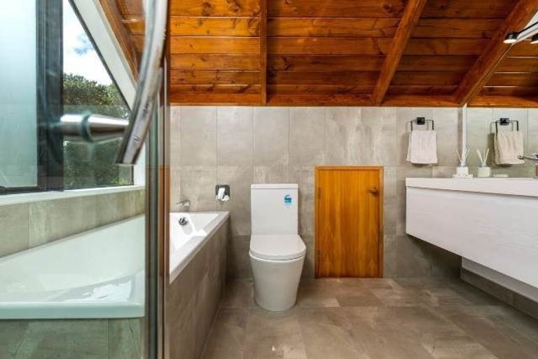 Photo of property in 25 Austin Road, Greenhithe, Auckland, 0632