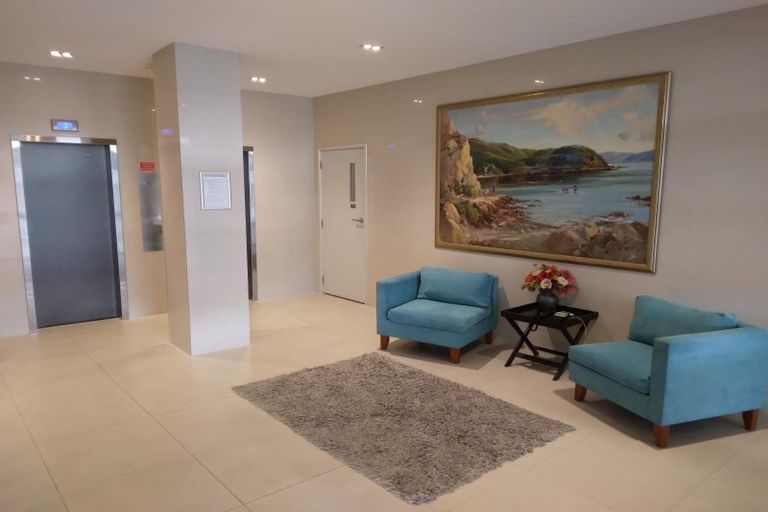 Photo of property in Jerningham Apartments, 20 Oriental Terrace, Oriental Bay, Wellington, 6011