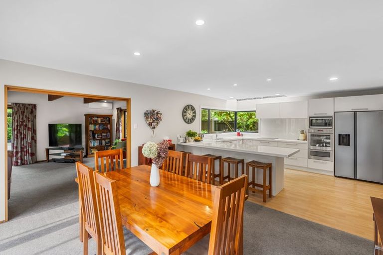 Photo of property in 16 Felstead Place, Avonhead, Christchurch, 8042