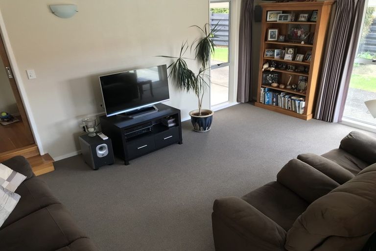 Photo of property in 15 Nukumea Common, Orewa, 0931