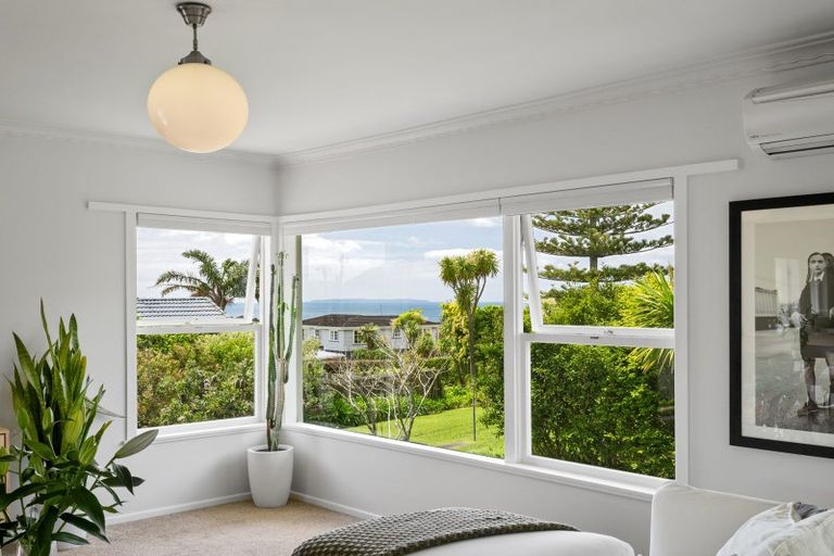 Photo of property in 3/619 Beach Road, Rothesay Bay, Auckland, 0630