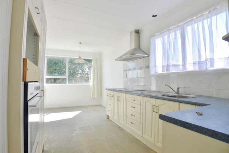 Photo of property in 14 Ewbank Place, Manurewa, Auckland, 2102