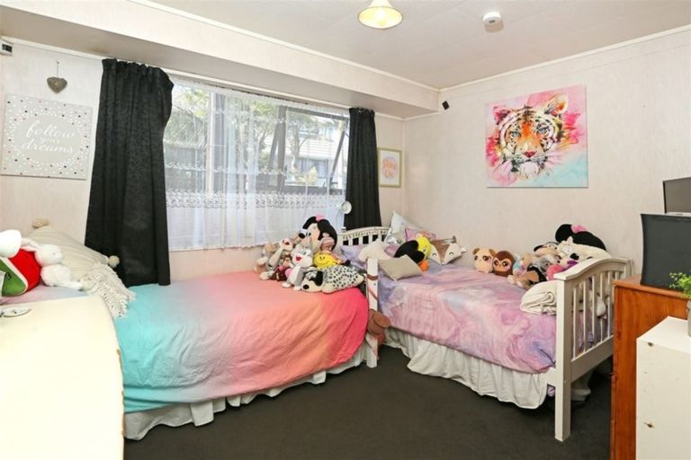 Photo of property in 1 Marlene Avenue, Te Atatu South, Auckland, 0610