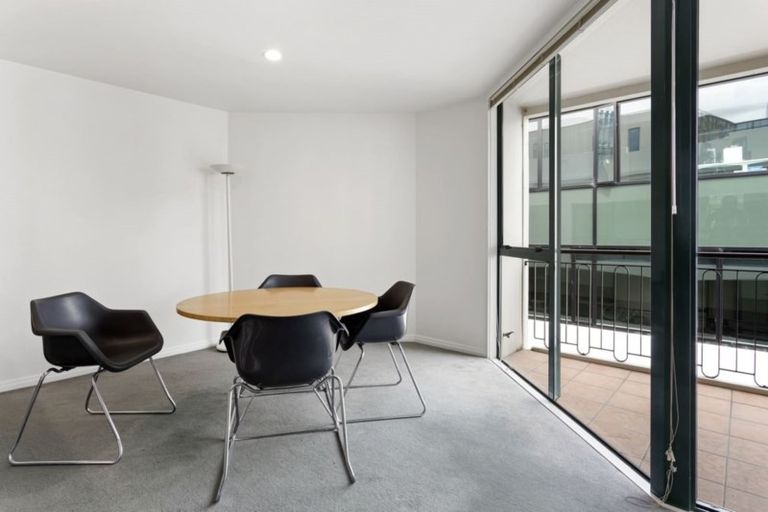 Photo of property in Regent Courts, 5/75 Gloucester Street, Christchurch Central, Christchurch, 8013