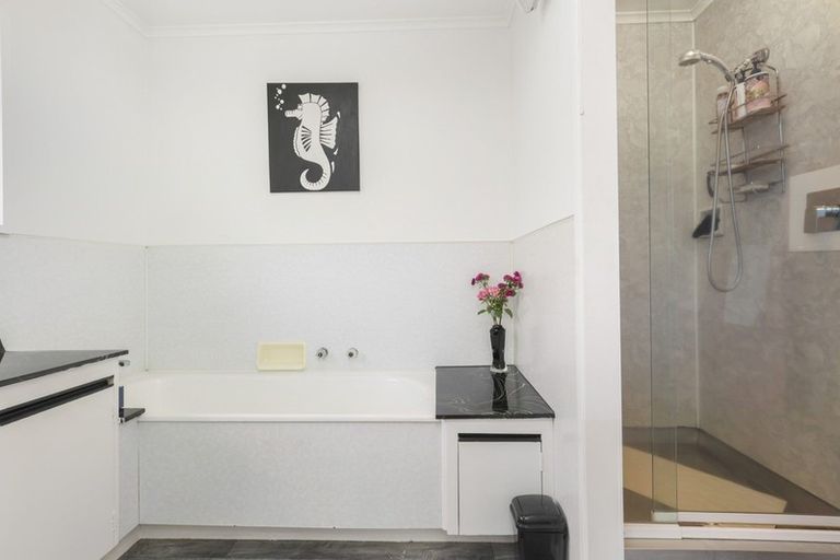 Photo of property in 102a U1 Sandwich Road, St Andrews, Hamilton, 3200