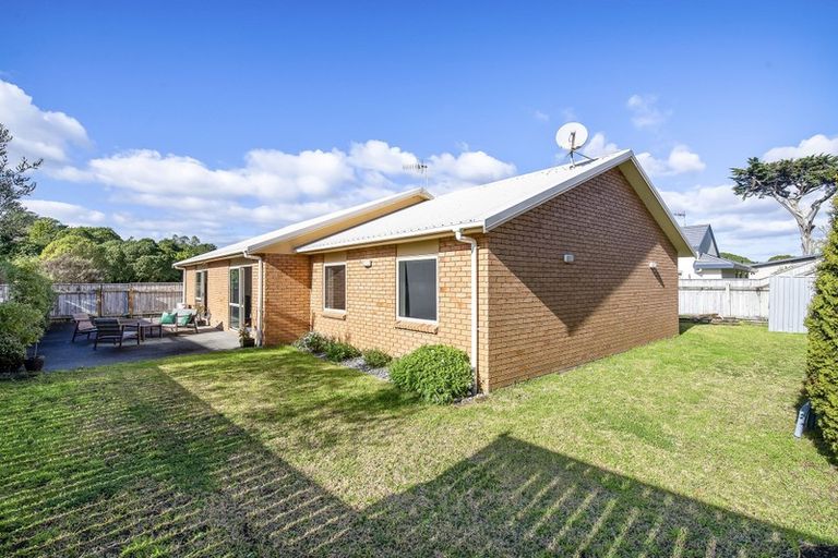Photo of property in 21 Matuku Place, Paraparaumu Beach, Paraparaumu, 5032