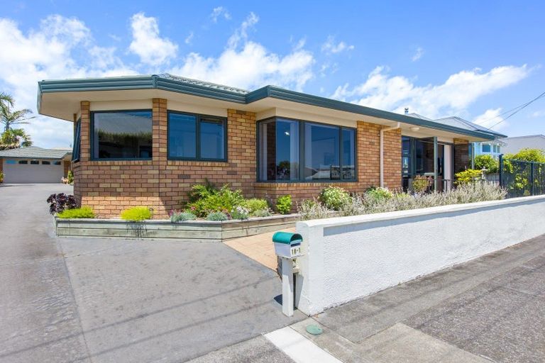 Photo of property in 18 Karamu Street, Te Atatu Peninsula, Auckland, 0610