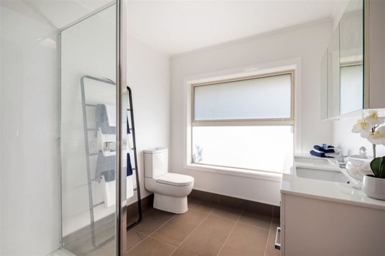 Photo of property in 2/46 Gill Avenue, Te Atatu Peninsula, Auckland, 0610