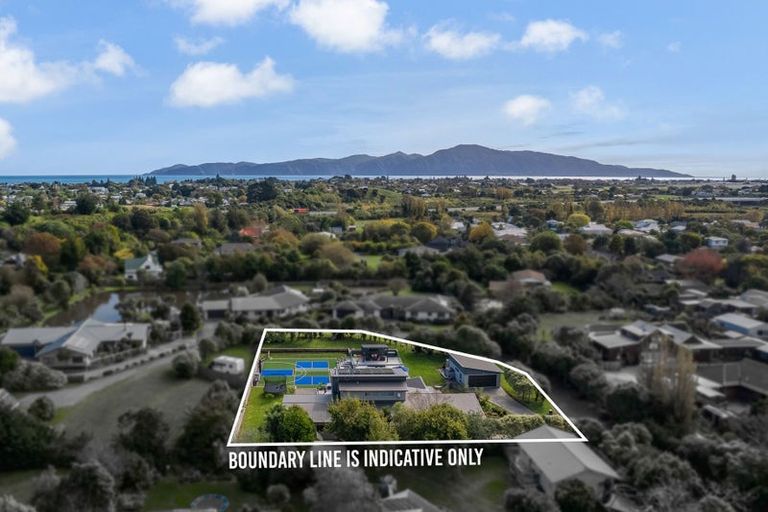 Photo of property in 1 Moss Lane, Raumati Beach, Paraparaumu, 5032