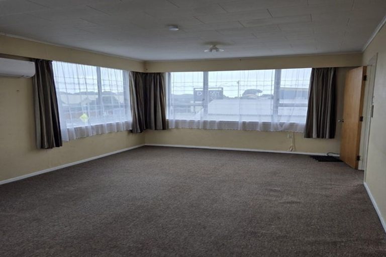 Photo of property in 1/323 Saint Aubyn Street, New Plymouth, 4310