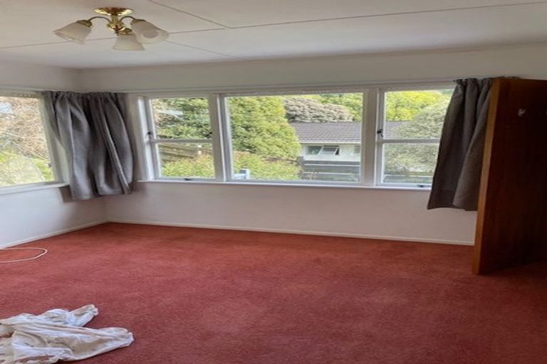 Photo of property in 87 Stewart Drive, Newlands, Wellington, 6037