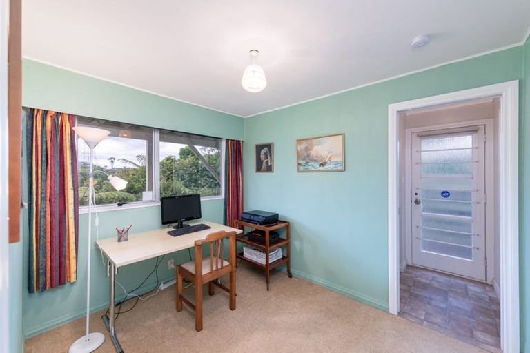Photo of property in 5 Ardal Grove, Tirohanga, Lower Hutt, 5010