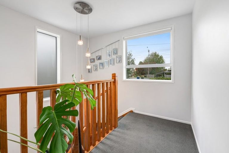 Photo of property in 1/302 Sunset Road, Windsor Park, Auckland, 0632