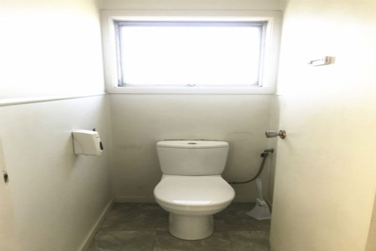 Photo of property in 11 Epping Road, Henderson, Auckland, 0610