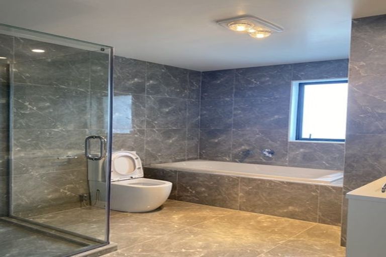 Photo of property in 9a Edwards Avenue, Henderson, Auckland, 0610