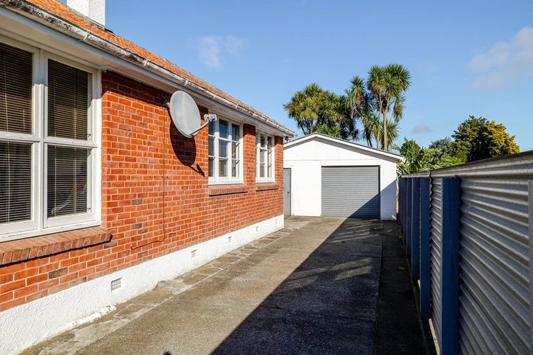 Photo of property in 27 Crewe Crescent, Hokowhitu, Palmerston North, 4410