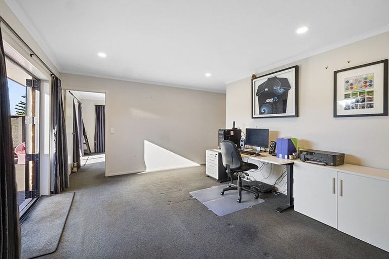 Photo of property in 111 Queens Road, Glen Avon, New Plymouth, 4312