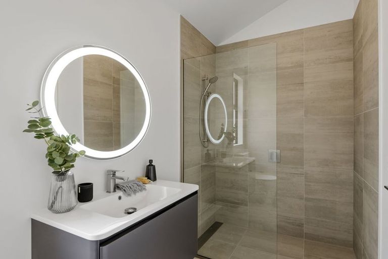 Photo of property in 2/1 Hebe Lane, Northwood, 8051