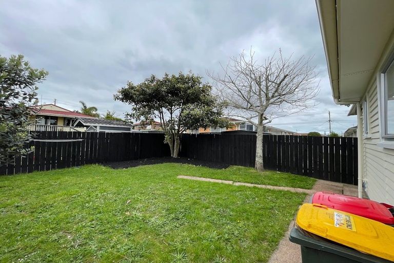 Photo of property in 1 Marlene Avenue, Te Atatu South, Auckland, 0610