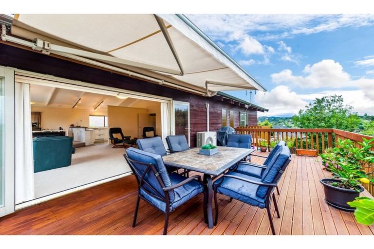 Photo of property in 7 Pokapu Street, Titirangi, Auckland, 0600