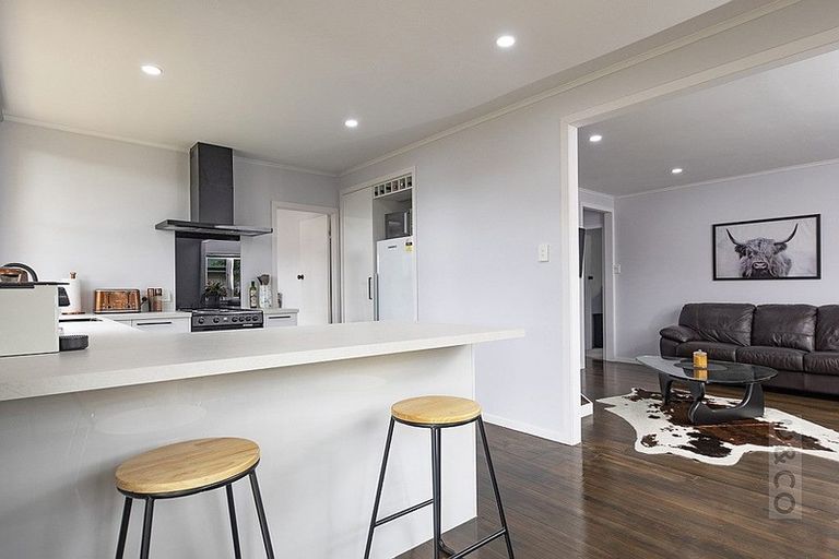 Photo of property in 16 Great North Road, Riverhead, 0820