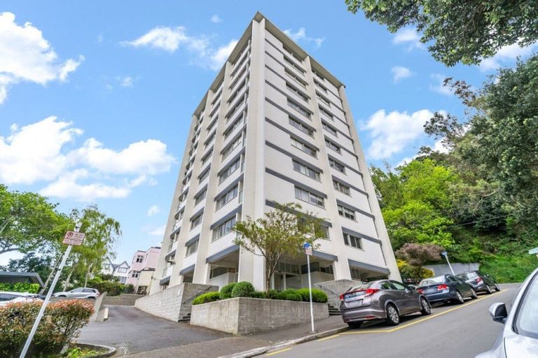 Photo of property in Grosvenor Flats, 19 Cottleville Terrace, Thorndon, Wellington, 6011