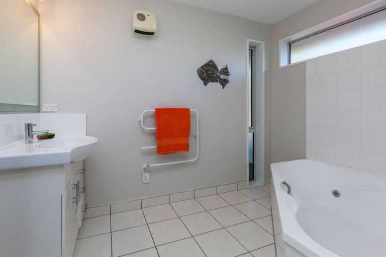 Photo of property in 14 Prebblewood Drive, Prebbleton, 7604