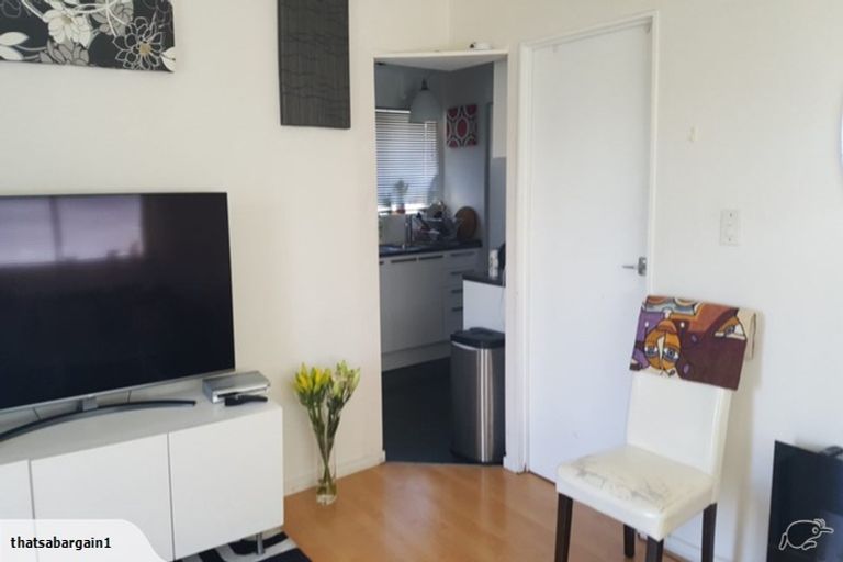 Photo of property in 18/125u Queens Drive, Lyall Bay, Wellington, 6022