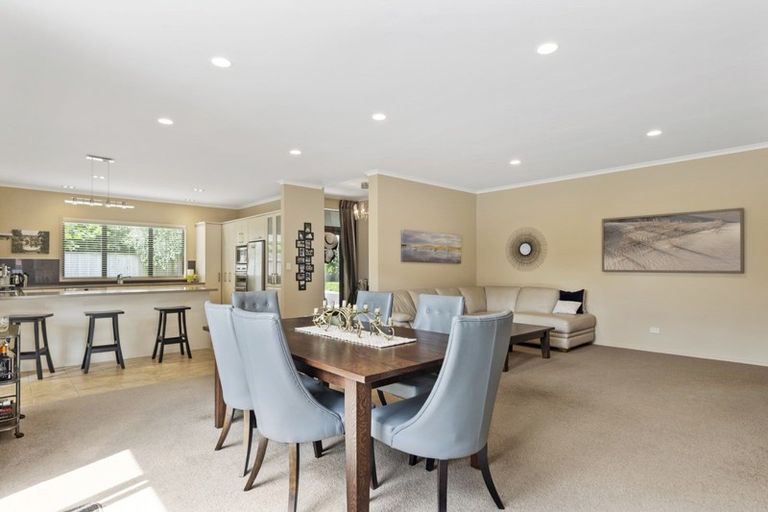 Photo of property in 10 Piha Close, Papamoa Beach, Papamoa, 3118