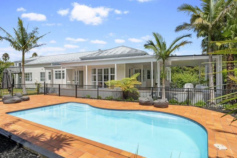 Photo of property in 27 Almond Grove, Greenhithe, Auckland, 0632