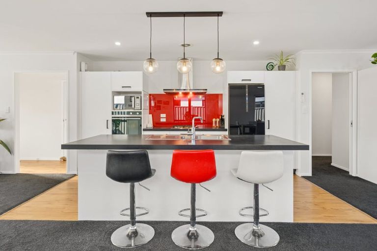 Photo of property in 17 Te Kaeaea Crescent, Wallaceville, Upper Hutt, 5018