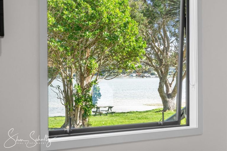 Photo of property in 6 The Strand, Whakapirau, Maungaturoto, 0583
