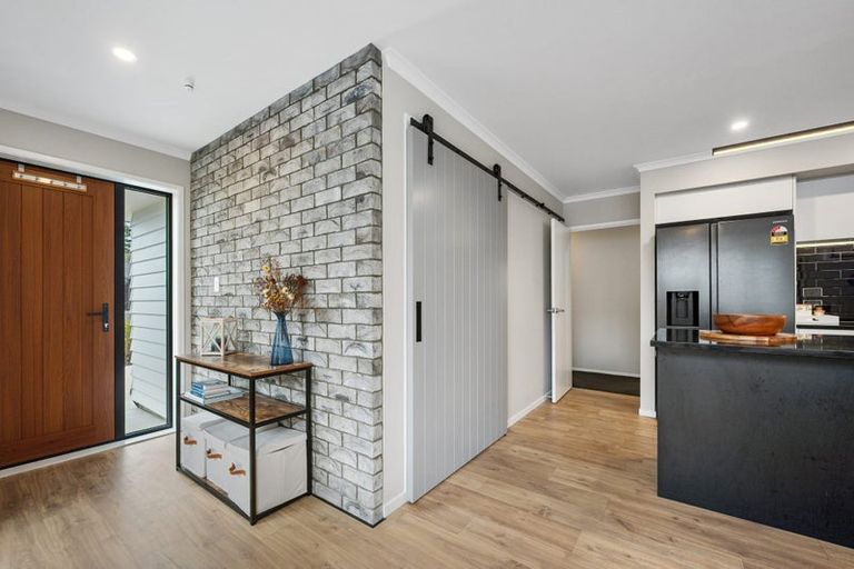 Photo of property in 19 Kawariki Road, Helensville, 0800