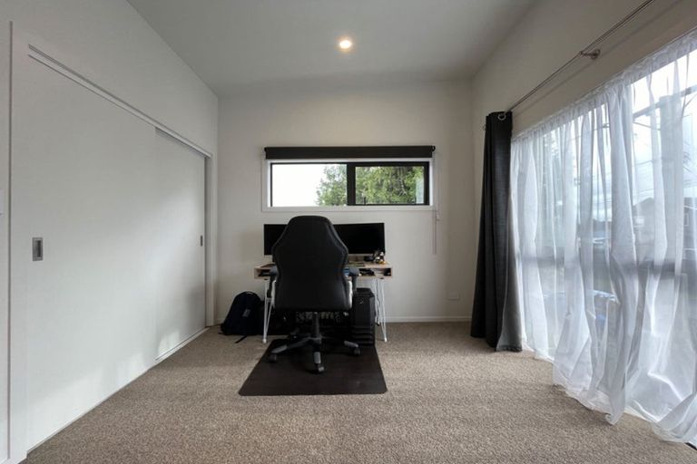 Photo of property in 1/2 Stokes Avenue, Te Atatu Peninsula, Auckland, 0610