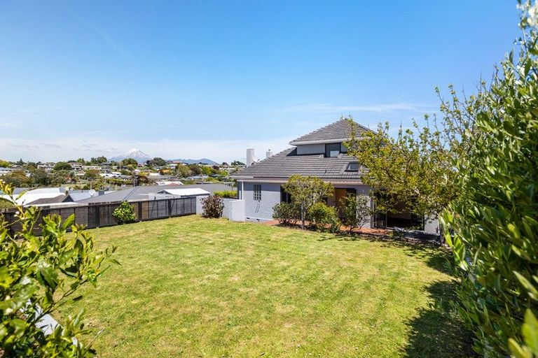 Photo of property in 49 Paynters Avenue, Strandon, New Plymouth, 4312