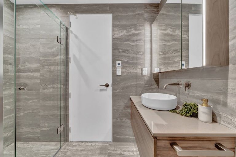 Photo of property in 3/90 Picasso Drive, West Harbour, Auckland, 0618