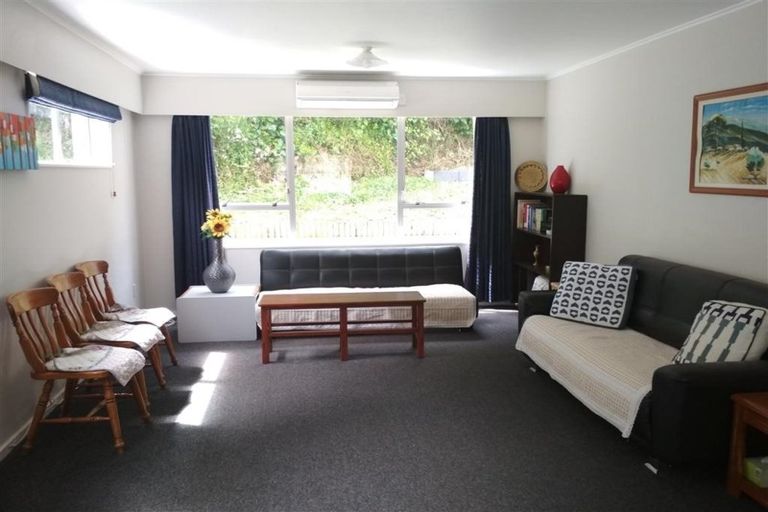 Photo of property in 34 Glanmire Road, Newlands, Wellington, 6037
