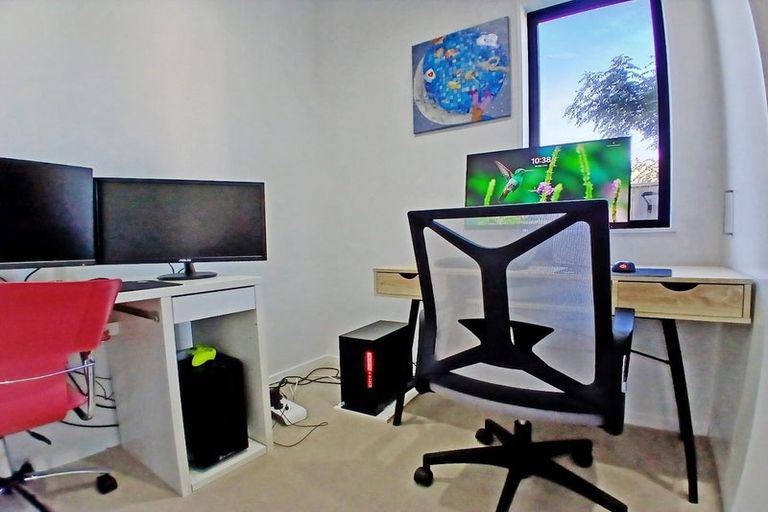 Photo of property in 18 Eileen Newey Place, Henderson, Auckland, 0612