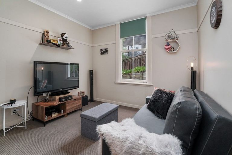 Photo of property in 2 Lambert Way, Paraparaumu, 5032