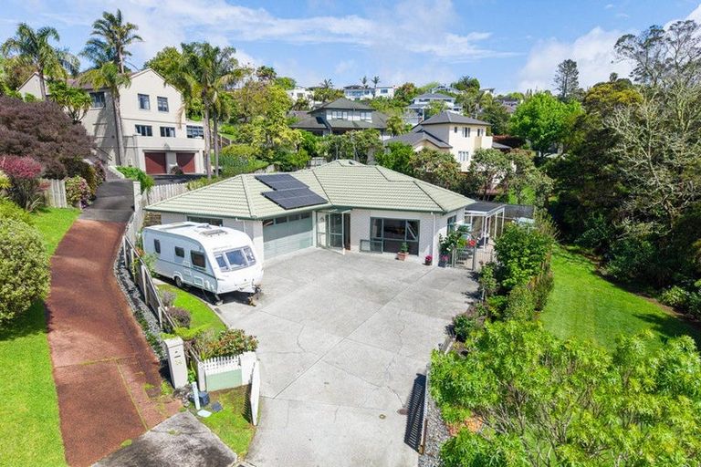 Photo of property in 16 Sherwood Grove, Northcross, Auckland, 0630
