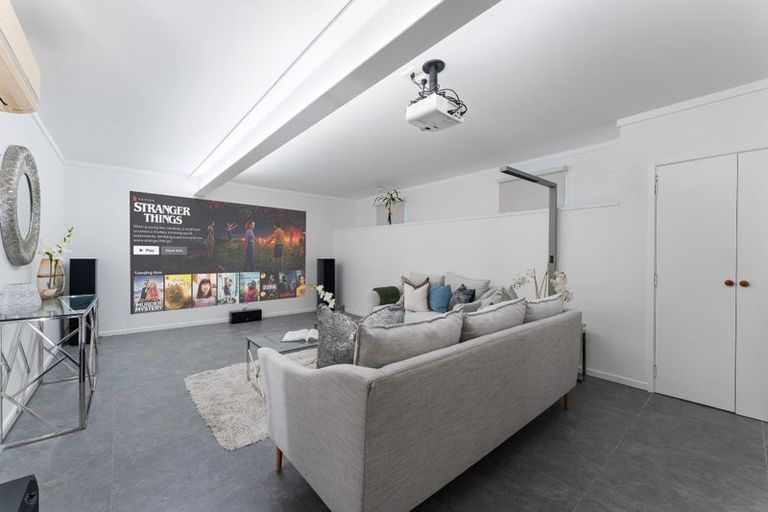 Photo of property in 23 Ravenwood Drive, Forrest Hill, Auckland, 0620