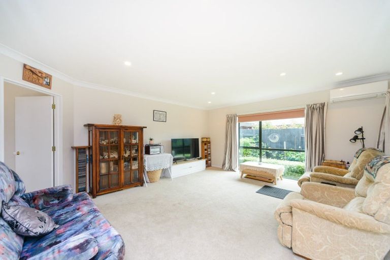 Photo of property in 27 Strachan Way, Highbury, Palmerston North, 4412