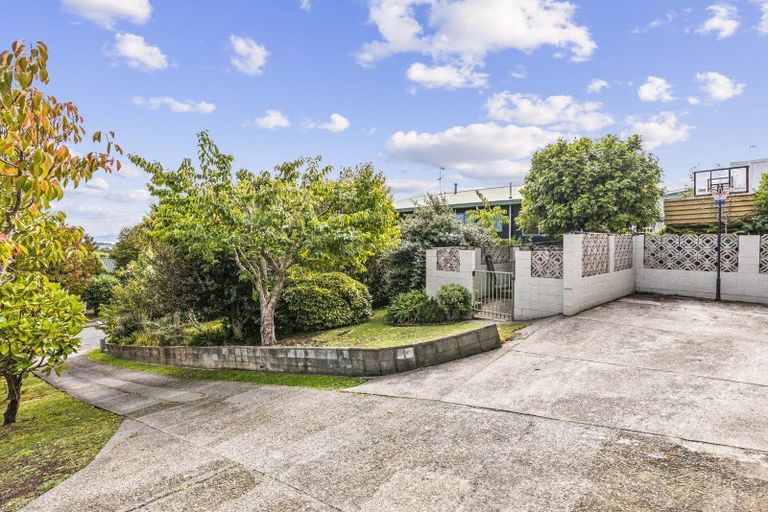 Photo of property in 51 Kakariki Grove, Waikanae, 5036
